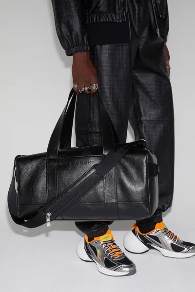 Look 16